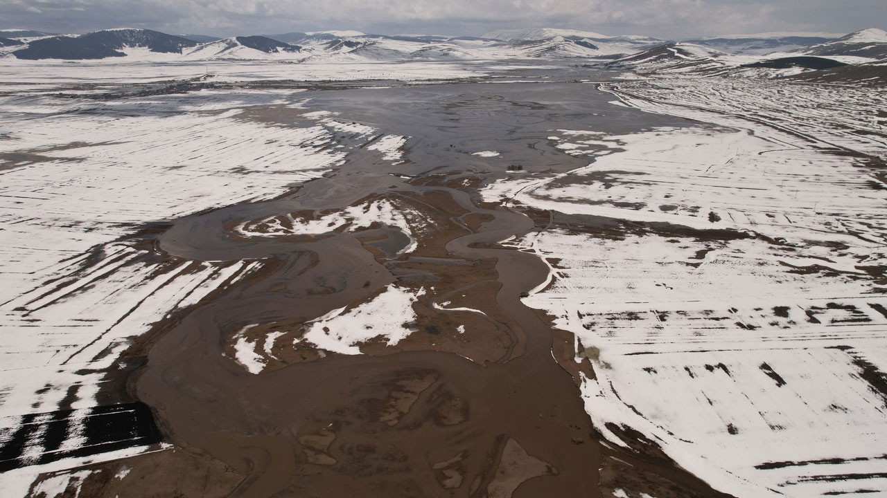 Göle Ovası'ndaki menderesler taştı