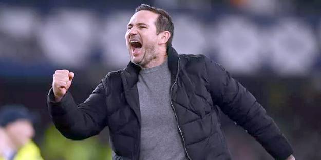 Gole sevinirken elini kırdı!