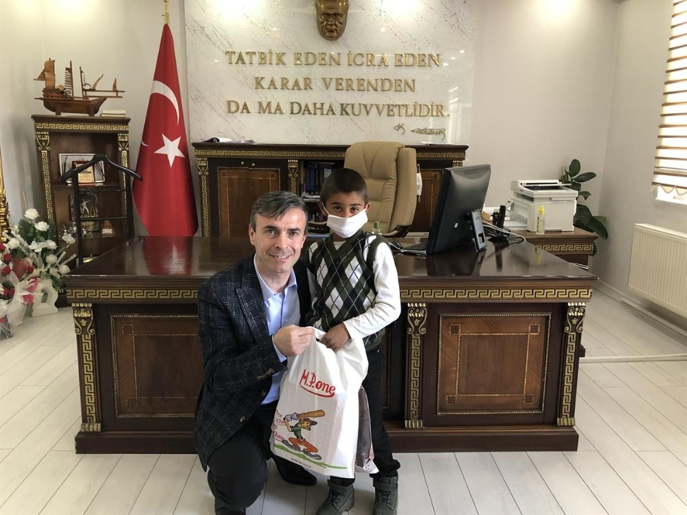 Göle’de yetim ve öksüzlere bayramlık 