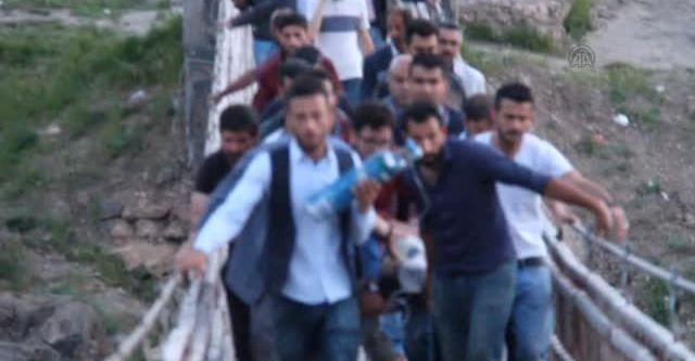 Gölete giren 2 öğrenci boğuldu