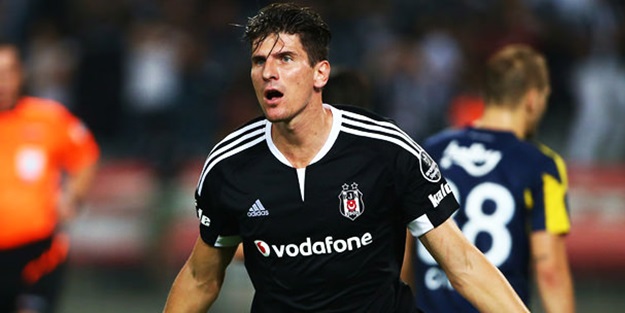 Gomez Alman basınına damga vurdu!