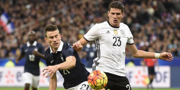 Gomez ve Podolski büyük şokta! Saldırı sonrası...