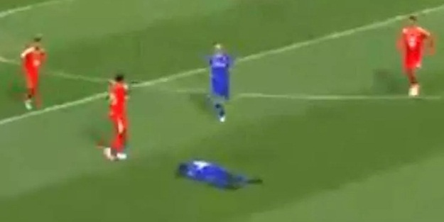 Gomis maçta baygınlık geçirdi