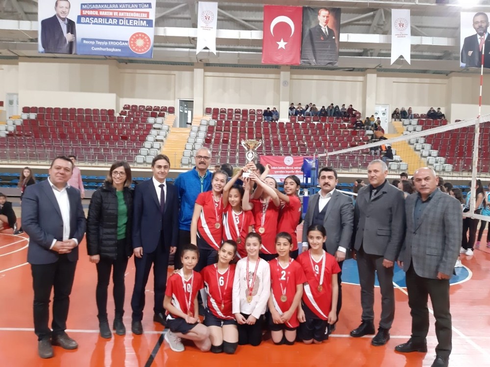 Gönen Süleyman Demirel Orta Okullu Kızlar, gruplarda Isparta’yı temsil edecek 