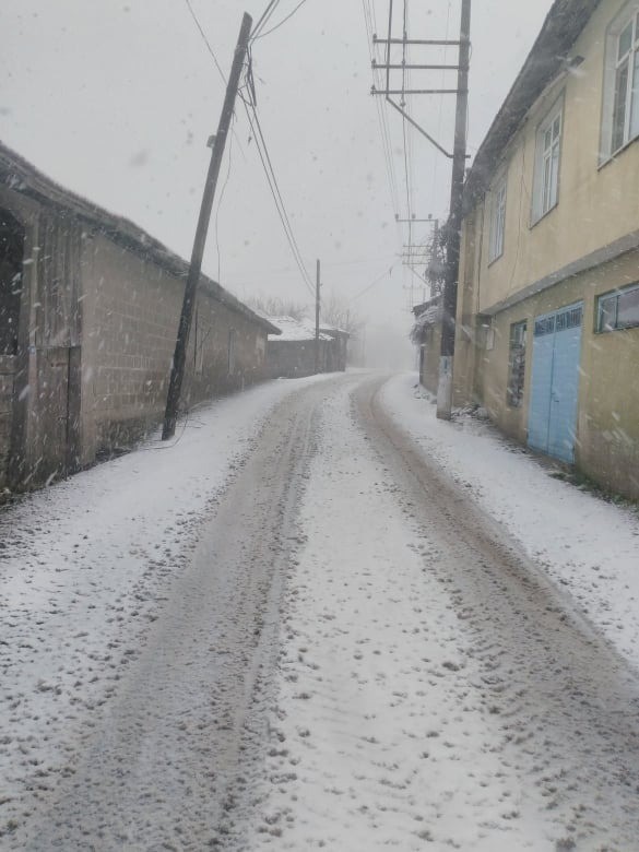 Gönen’de kar sürprizi 