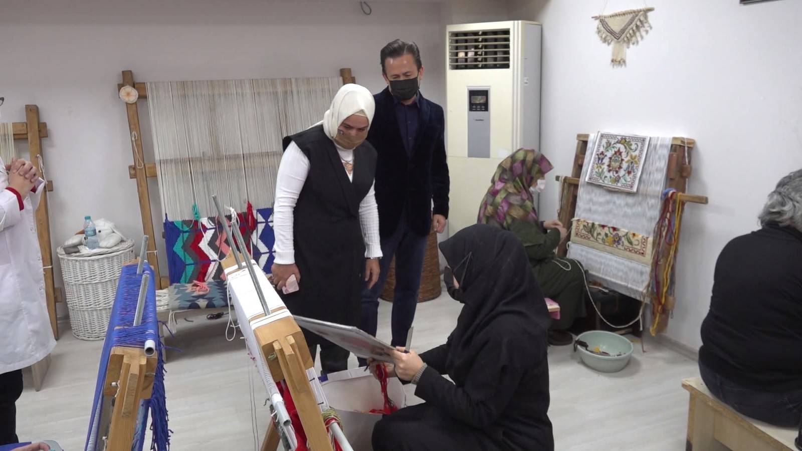 Gönül elleri çarşısı iyilik atölyeleri ihtiyaç sahibi kadınların üretim üssü oldu