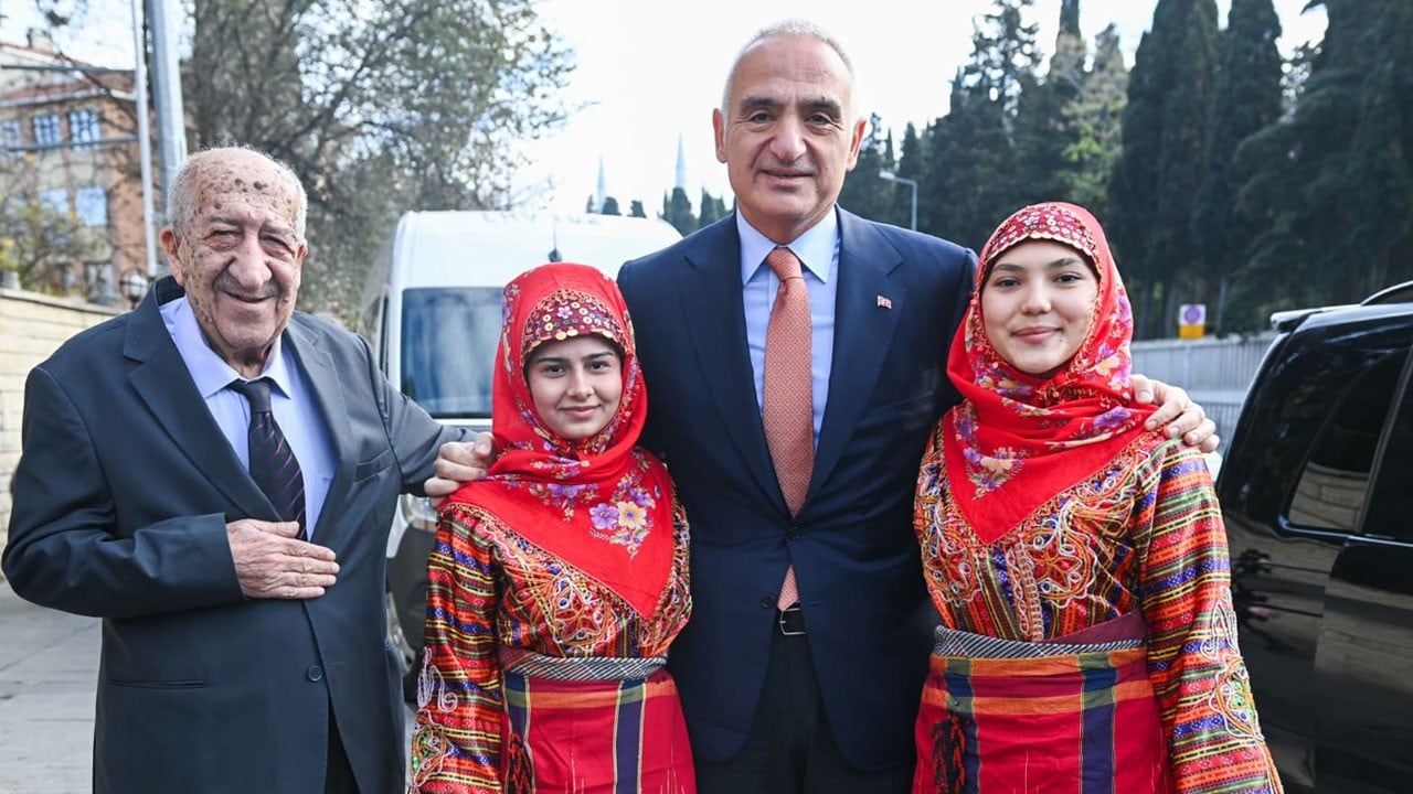 Alevilerle bir araya geldi! Bakan Ersoy'dan Cemevleri için müjde