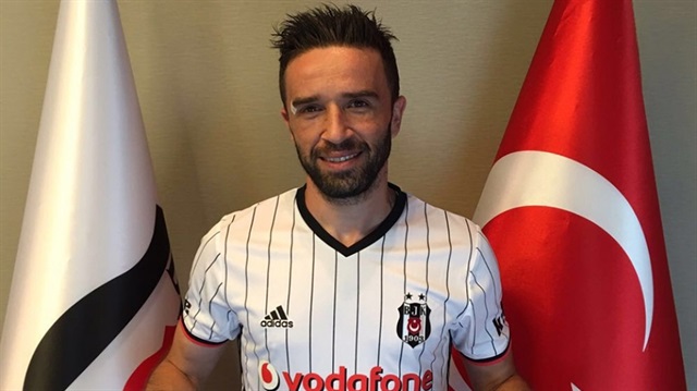 Gönül'e Vodafone Arena'da imza töreni