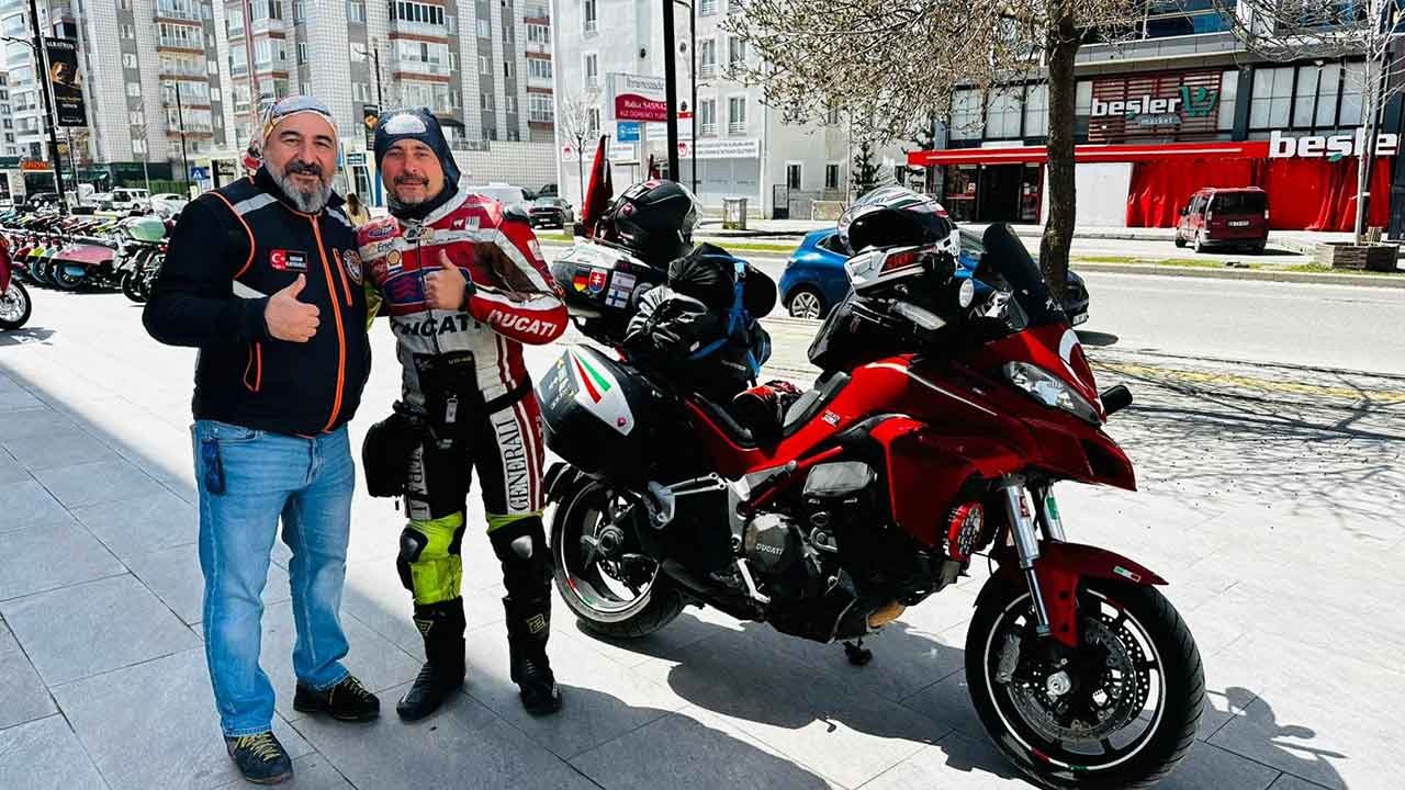Gönüllerin fethi teker üstünde gerçekleşti! Hollandalı gurbetçilerden destansı yolculuk: Motosikletle umreye gidip Sivas'ta mola verdiler