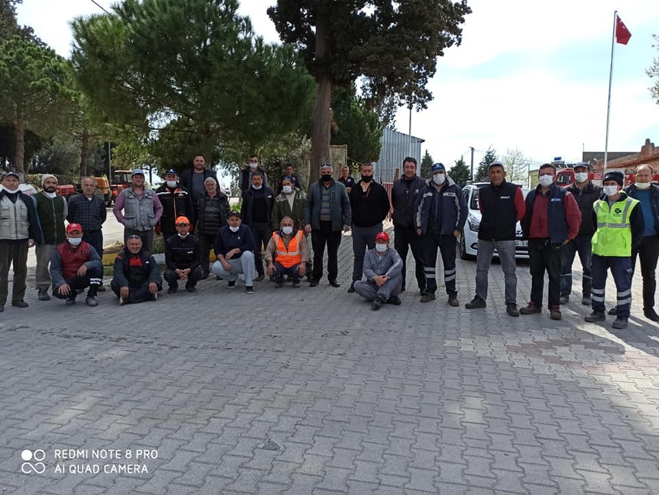 Gönüllü dezenfekte timi sokaklarda 