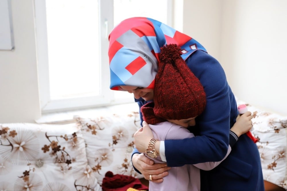 Gönüllü kadınlar ördü, 750 öğrenci mutlu oldu 