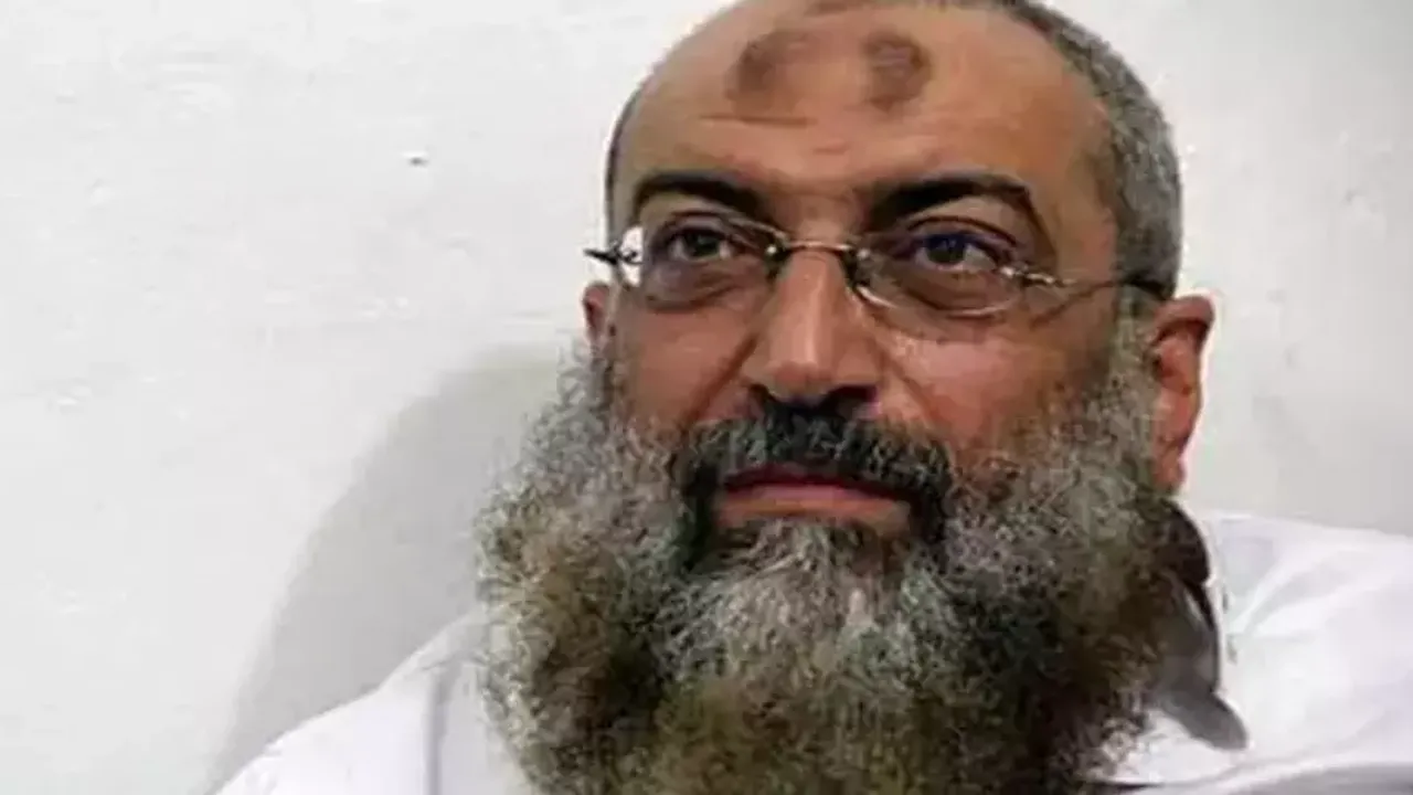 Gönüllü Yahudi kuklaları: Efendilerine toz konduramıyorlar!