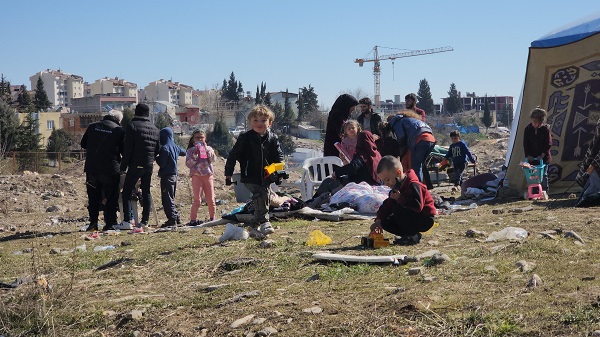 Gönüllüler çocukların yüzünü böyle güldürdü
