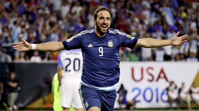 Gonzalo Higuain rekor ücretle Juventus'ta