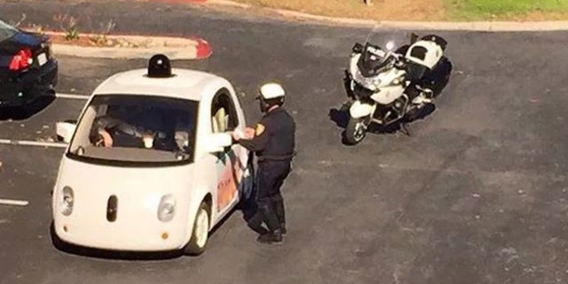 Google Car, polis tarafından durduruldu!