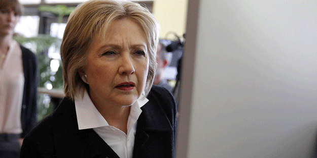 ''Google, Clinton aleyhindeki haberleri sansürlüyor''