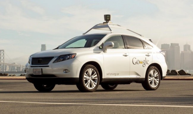 Google'ın aracı kaza yaptı