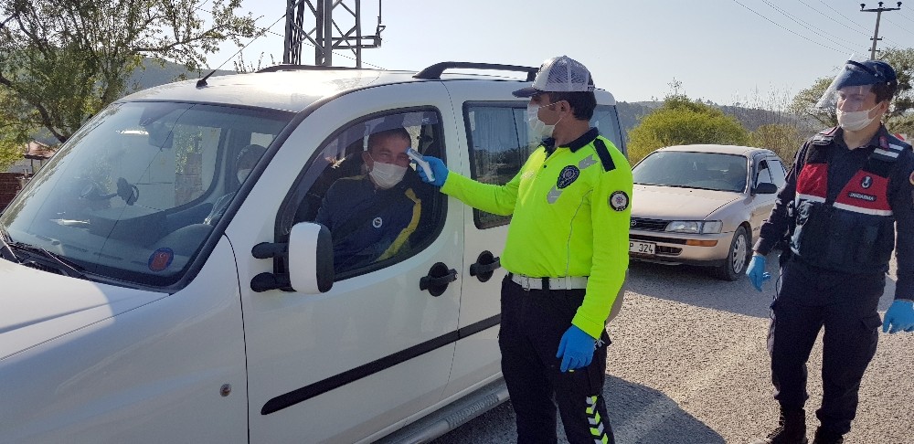 Gördes’in giriş ve çıkışlarında korona virüs uygulamaları devam ediyor 