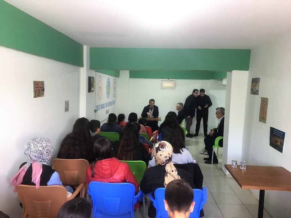 Gördesli yazar Büke okurlarıyla buluştu 