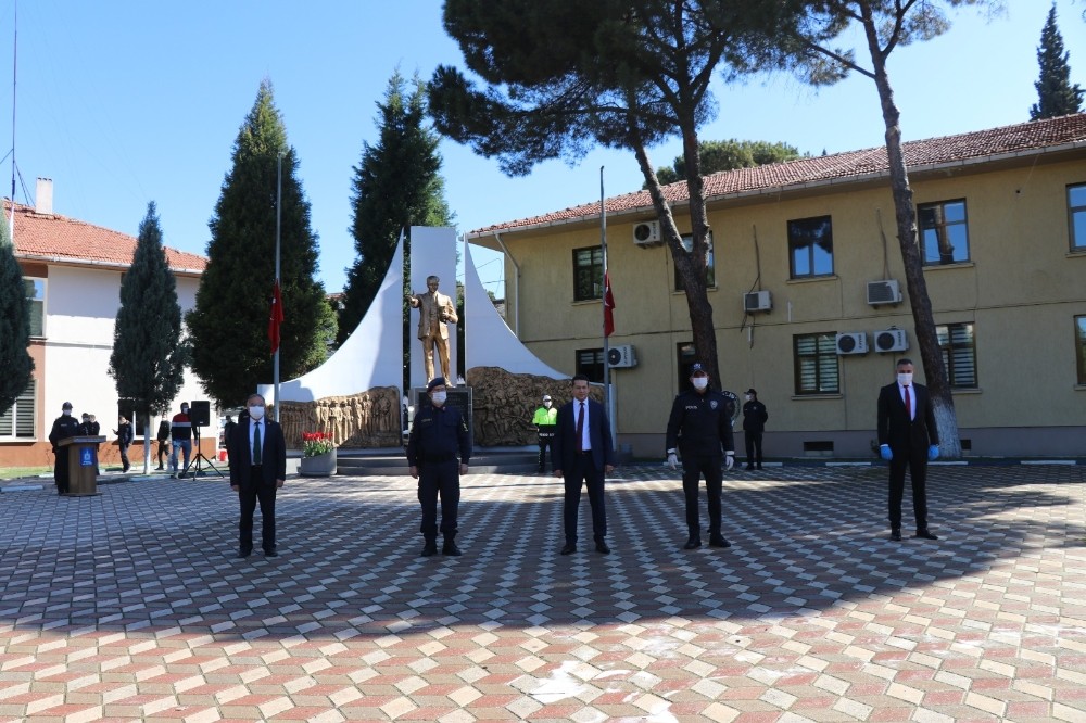 Gördes’te Polis Haftası kutlamaları korona virüs tedbirleri altında kutlandı 