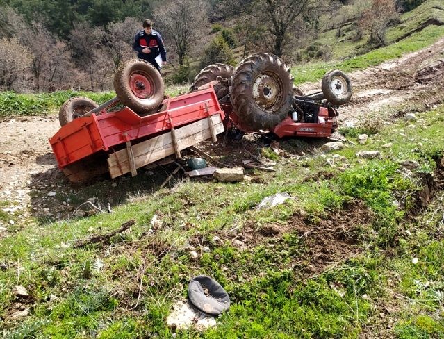 Gördes’te traktör kazası: 1 ölü, 1 yaralı 
