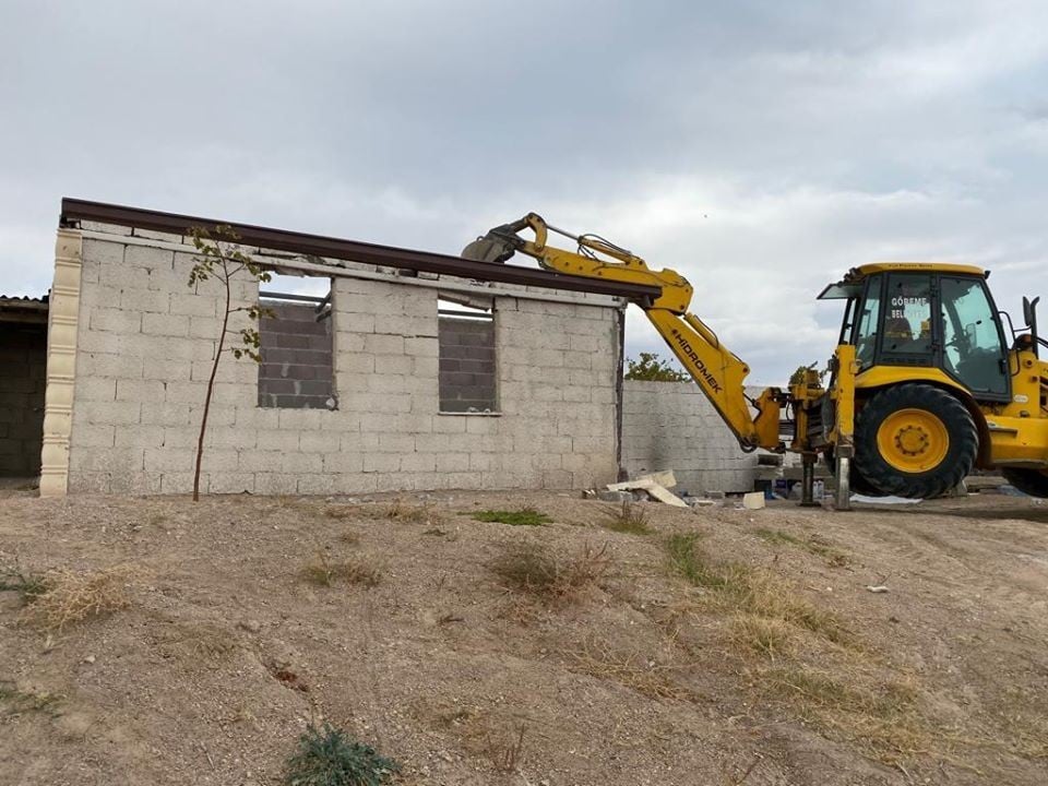 Göreme’de 46 kaçak yapı yıkıldı 