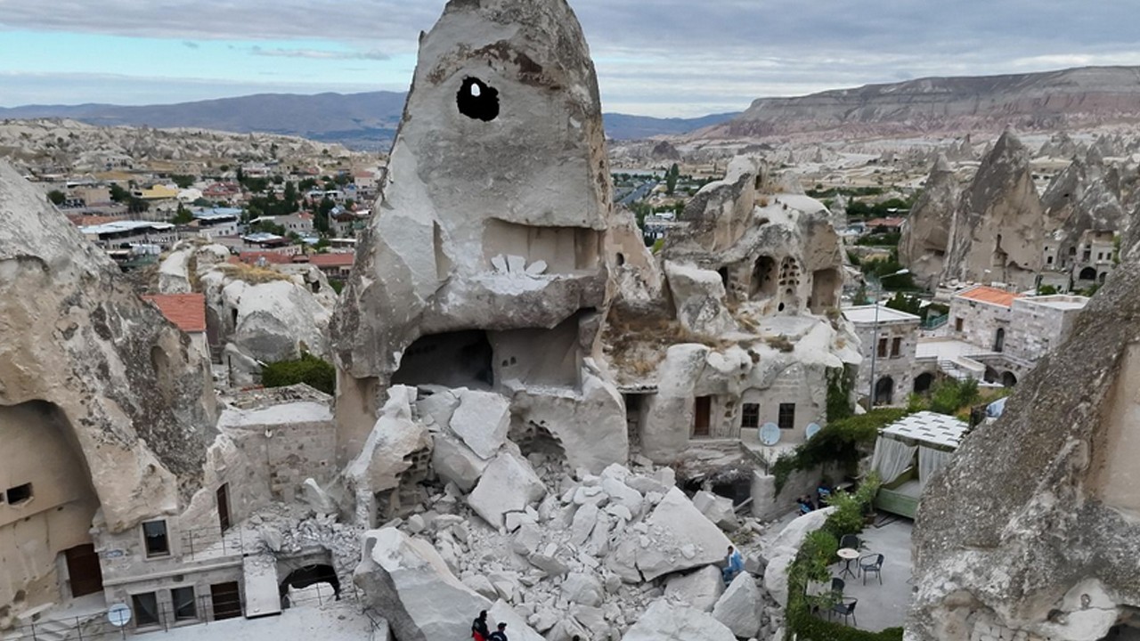 Göreme’de Bir Peribacası İklimsel Etkilerle Hasar Aldı