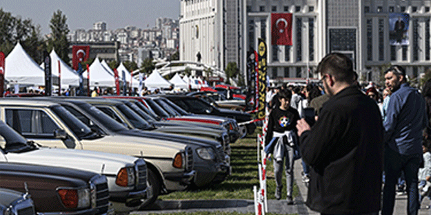Gören 'ah keşke benim olsa diyor... Otomobil sevdalıları oraya akın etti