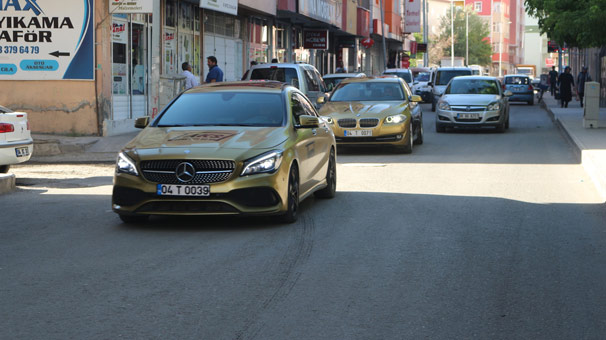 Gören dönüp bir daha bakıyor! Yok böyle taksi...