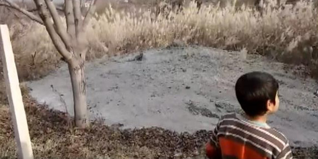 Afetten etkilenen Malatya'da depremden sonra yerden fışkırdı
