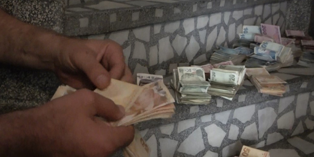 Görenler şaştı kaldı! Çöp evden servet çıktı