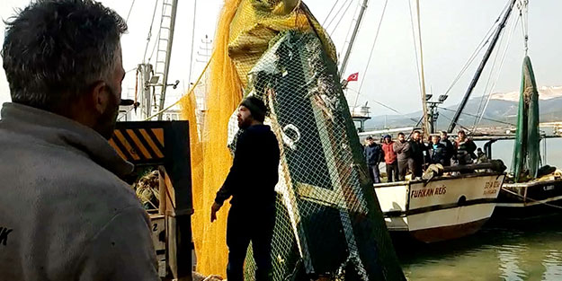 Görenler şok oldu! Balığa çıktı, ağına yat takıldı