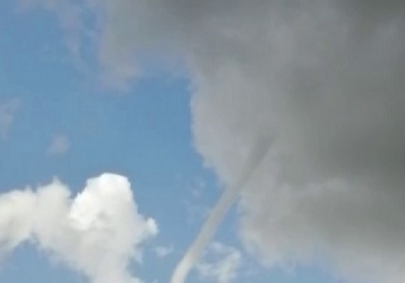 Görenler telefonlarına sarıldı! Sivas'ta ilginç bir doğa olayı yaşandı