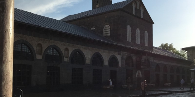 Görenleri kendine hayran bırakıyor: Diyarbakır Ulu Camii