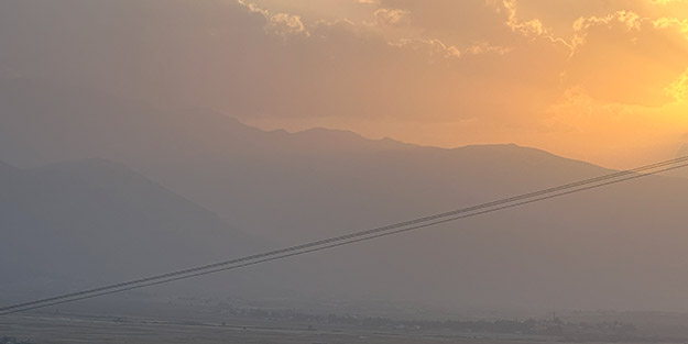 Görenleri şaşkına çeviren anlar! Dağlar kayboldu
