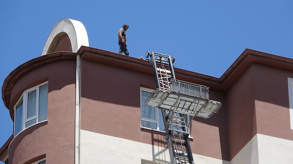Görenlerin yüreği ağzına geldi! Bu adamları anlayan var mı?
