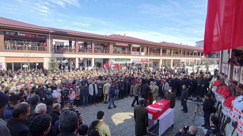 Görev başında hayatını kaybeden Albay Ejder Kanter, gözyaşları arasında toprağa verildi 