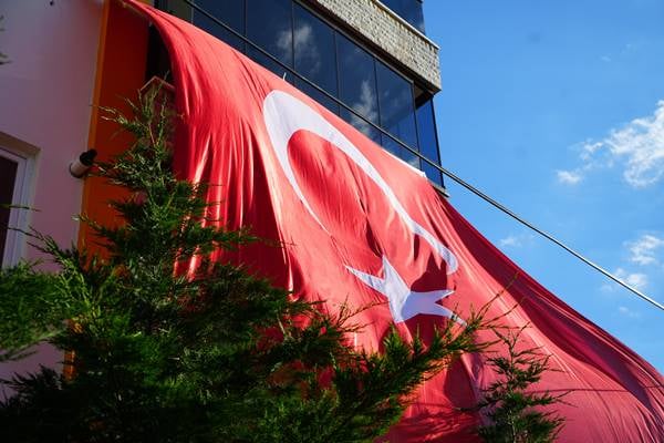 Görev başında şehit oldu, baba ocağı Türk bayraklarıyla donatıldı