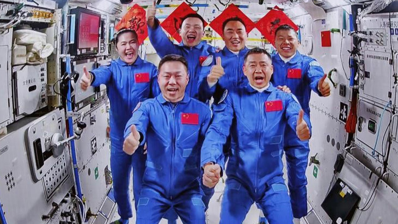 Görev tamam! Uzay istasyonunda tarihi devir teslim