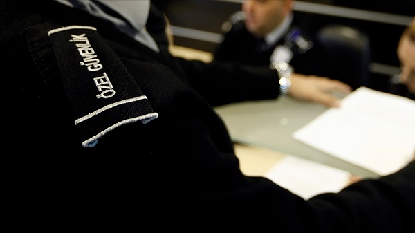 Görev yerini terk etti! Gece bekçisi yemeğe gitti hırsızlar harekete geçti