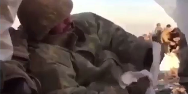 Görevdeki Mehmetçik'in yanından ayırmadığı poşetten çıkan, izleyenleri duygulandırdı