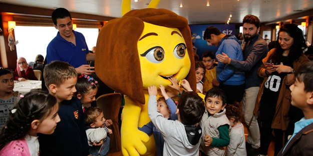 Görme Engelli çocuklar Saffet Emre Tonguç’tan İstanbul’un tarihi güzelliklerini dinledi