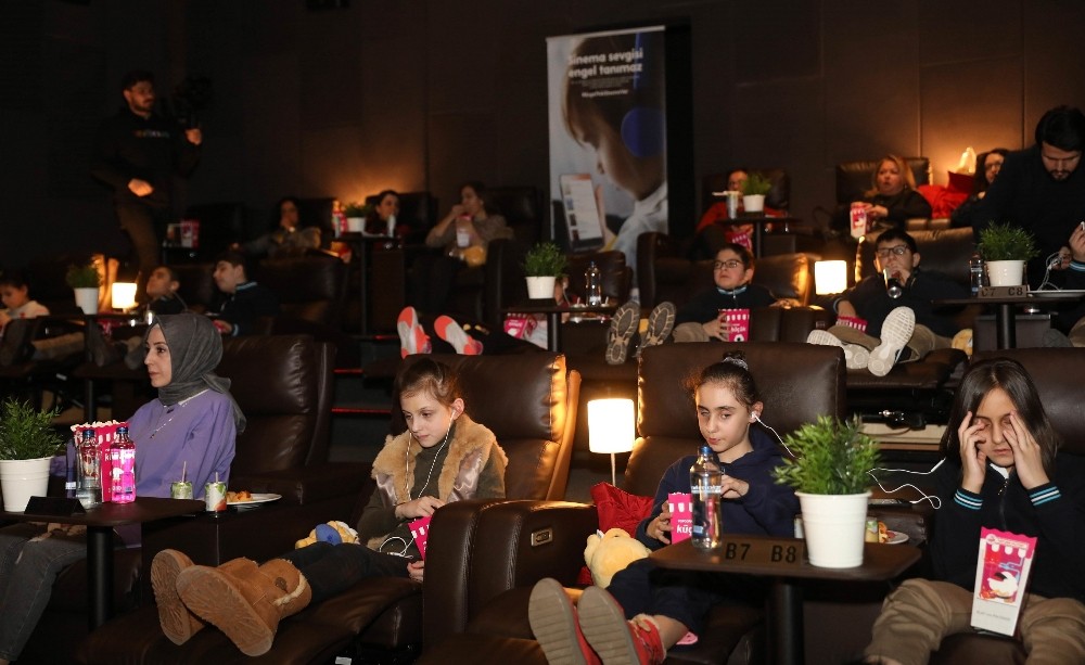 Görme engelli çocukların film heyecanı 