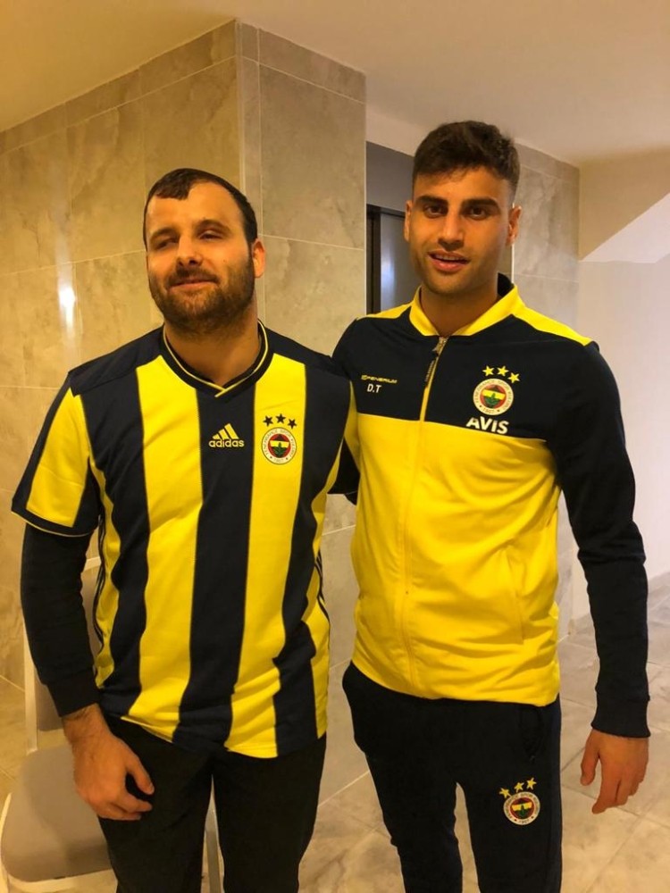 Görme engelli müezzin Fenerbahçeli oyuncularla buluştu 
