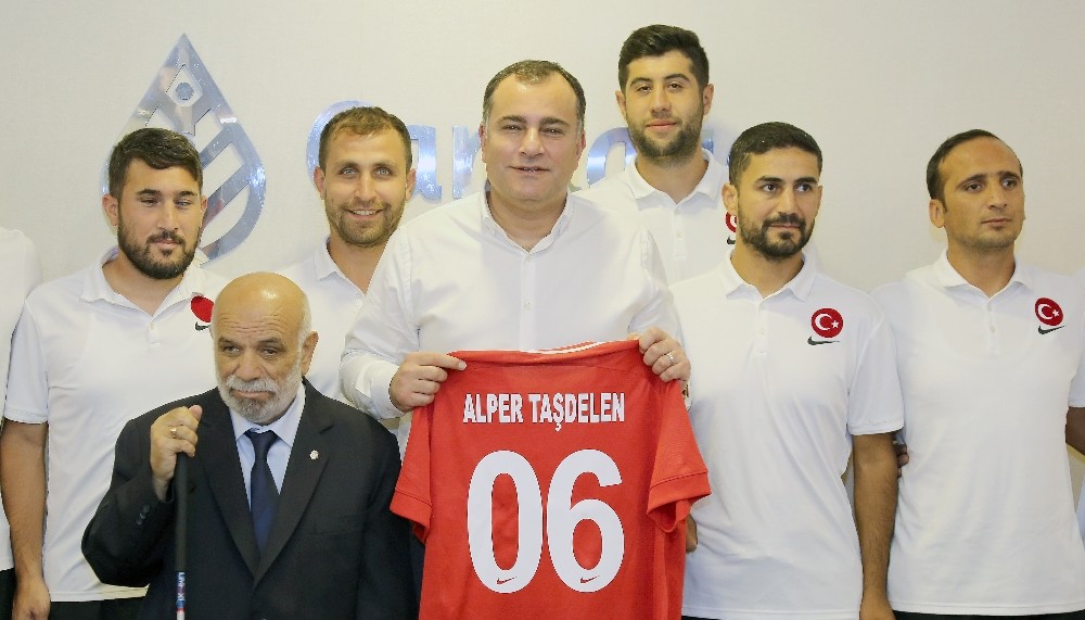 Görme engelli sporculardan Taşdelen’e ziyaret 