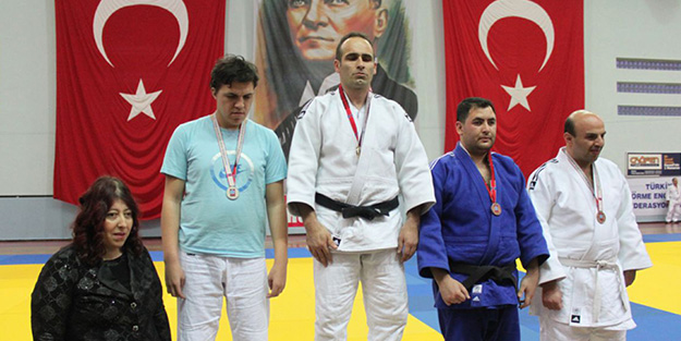 Görme engelli sporcularımız göğsümüzü kabarttı