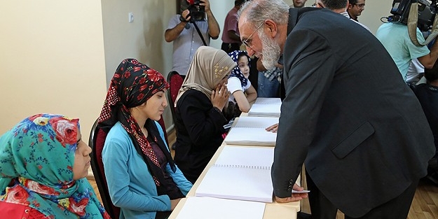 Görme engelliler Kur'an öğreniyor