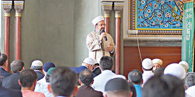 Görmez Tiflis’te Cuma namazı kıldırdı