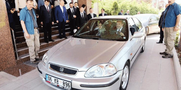 Görmez'in aracı kendisine saldıranları utandırdı!