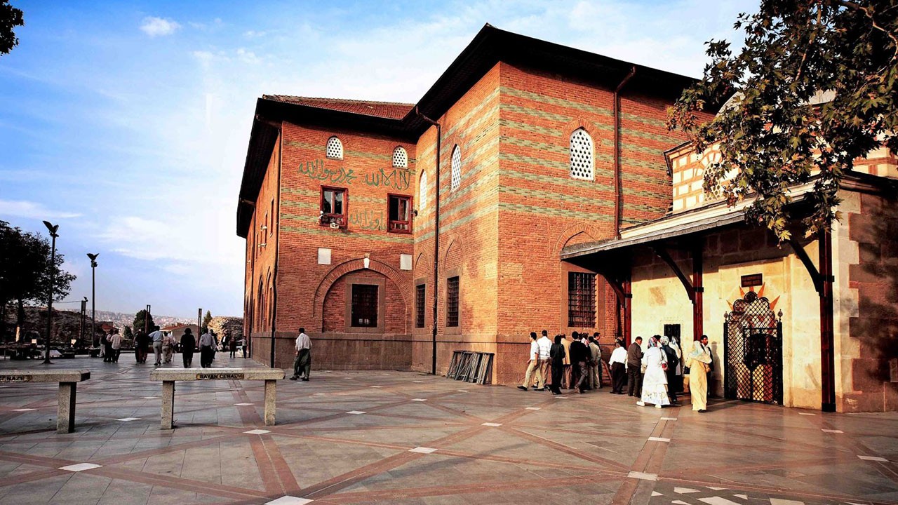 Görülmemiş çağrı: 23 Nisan'da Hacı Bayram Veli Camii’ne